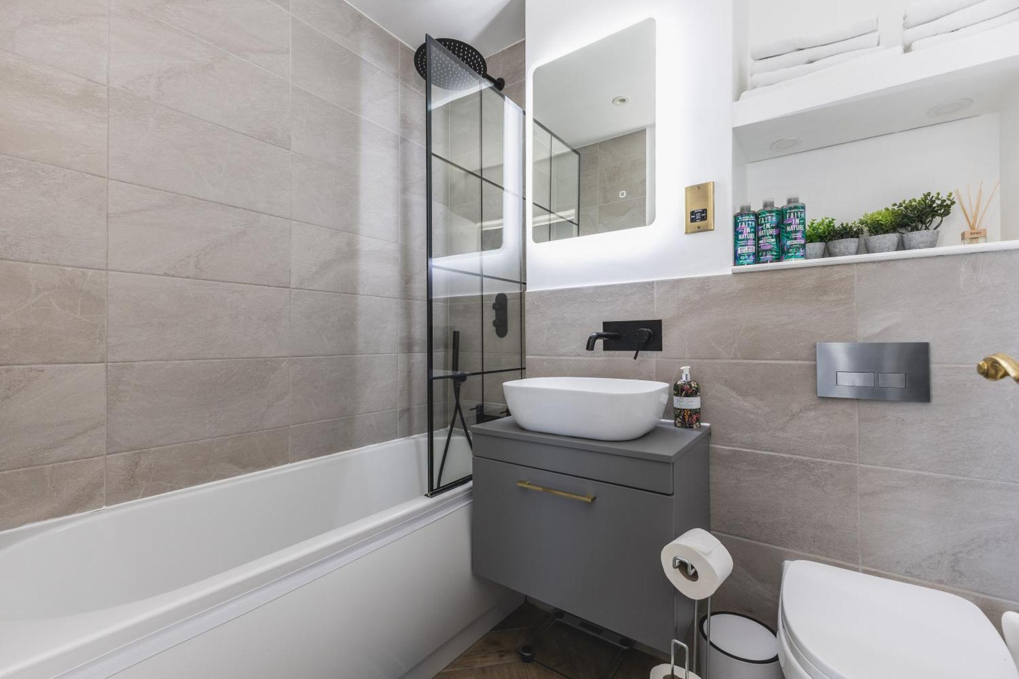 Luxurious 1-Bedroom Apartment In Kensington Λονδίνο Εξωτερικό φωτογραφία